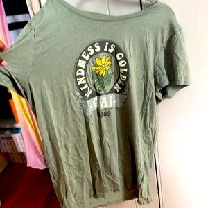 Green Trendy Short Sleeve T-shirt 💚🌼